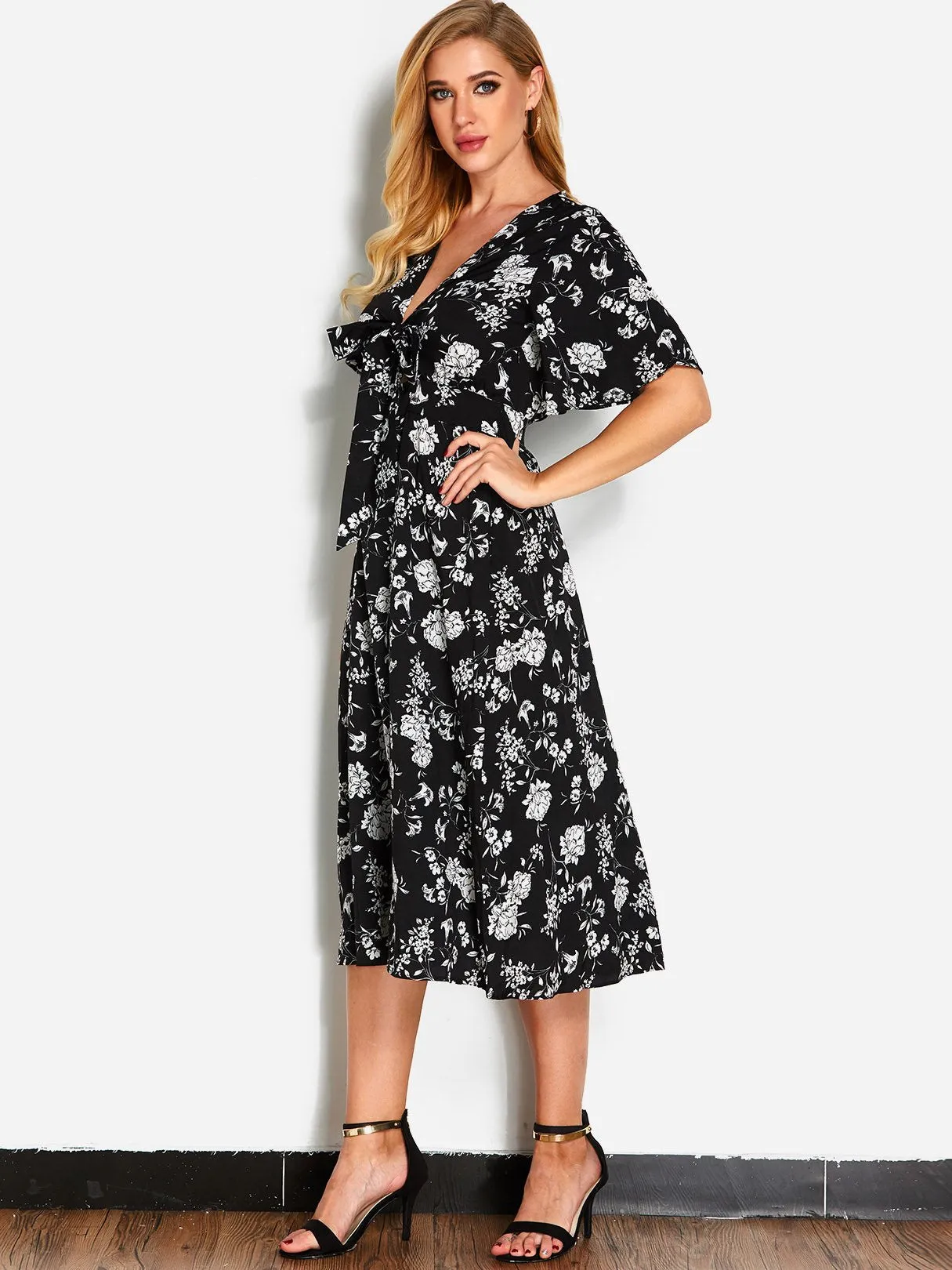 Wholesale Black Deep V Neck Half Sleeve Floral Print Dresses