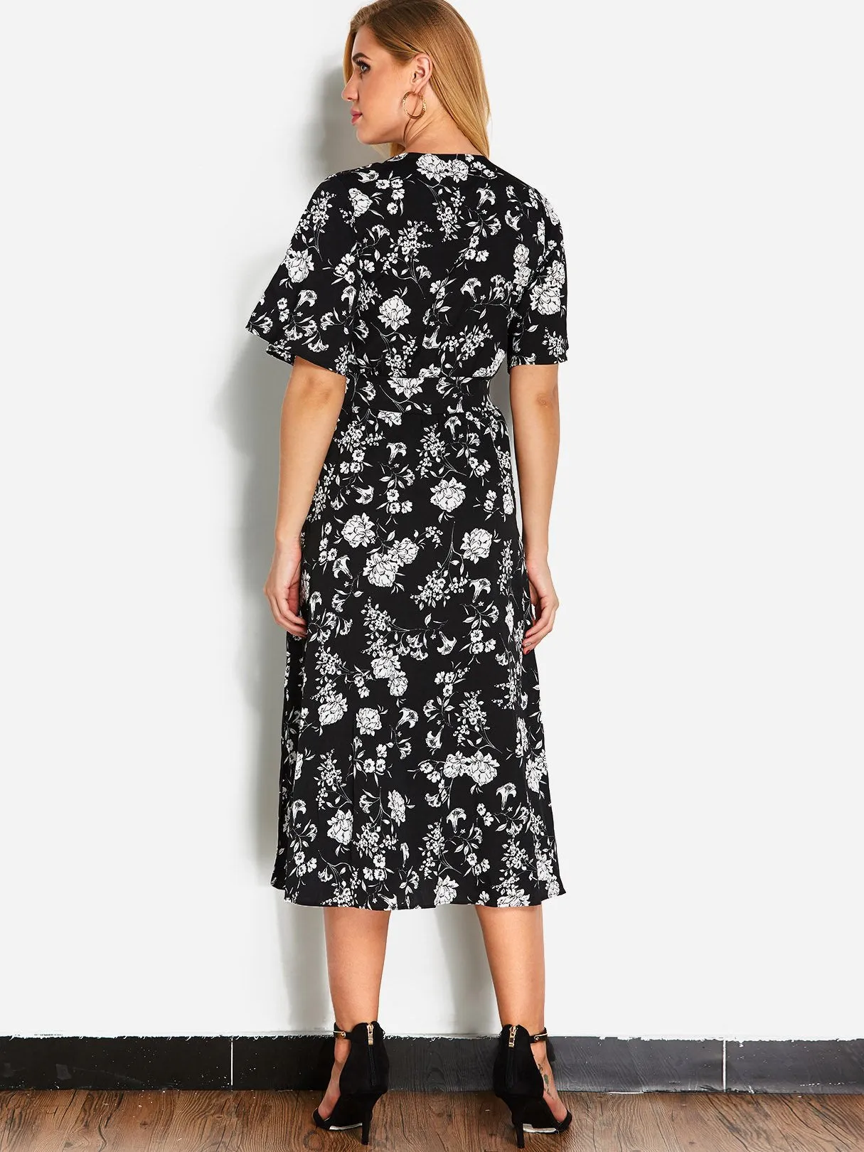 Wholesale Black Deep V Neck Half Sleeve Floral Print Dresses